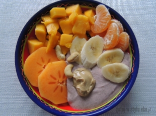 Owocowy bowl z wegańskim białkowym twarożkiem