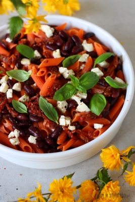 Rurki z soczewicy czerwonej z mozzarellą 