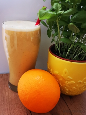 Pomarańczowy koktajl z sokiem z aloesu