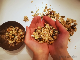 Najprostsza chrupiąca granola z piekarnika