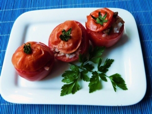 Pomidory nadziewane watróbką i ryżem