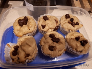 Muffinki błyskawiczne z bananem i masłem orzechowym 