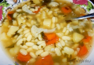 Zupa fasolowa z kalafiorem