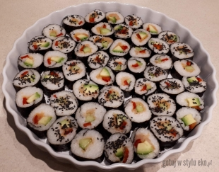 Sushi z łososiem wędzonym