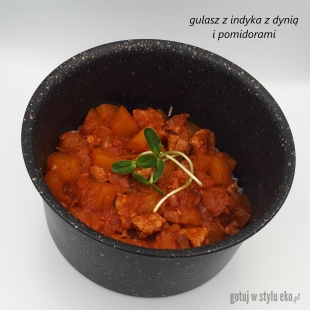 Gulasz z indyka z dynią i pomidorami