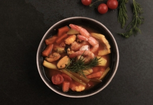 Francuska zupa bouillabaisse z krewetkami 