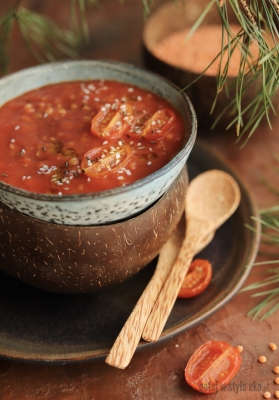 Egzotyczna zupa pomidorowa 