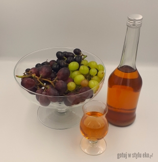 Nalewka winogronowa na miodzie