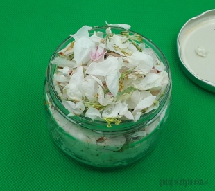 Herbatka fermentowana z kwiatów jabłoni