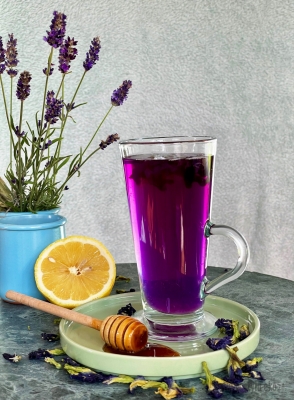 Niebieska zachwyca - fioletowa rozgrzewa - herbatka z klitorii