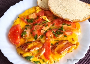 Jajka na śniadanie w formie omlecika
