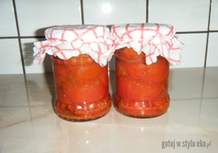 Pomidory w słoikach na zimę