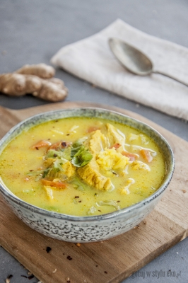 Zupa z kurczaka o smaku curry