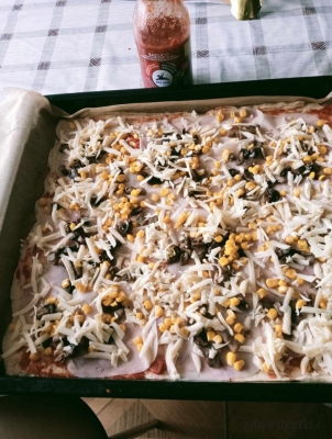 Pizza domowa na cienkim spodzie 