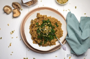 Quinoa risotto z shiitake i jarmużem