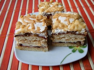 Ciasto z masą budyniową i bezą