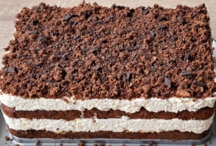 Ciasto biszkoptowe z kremem śmietankowym z mascarpone