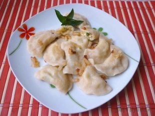 Pierogi z ziemniakami, serem i miętą