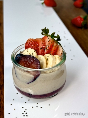 Budyń bananowy z borówkową galaretką