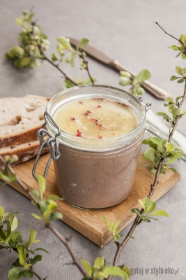 Pasztet z wątróbek z pistacjami i pomarańczowym likierem 