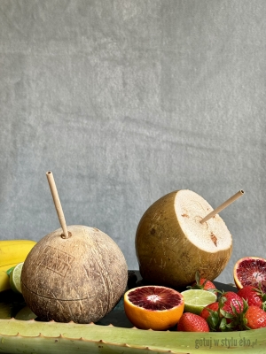Izotonik - naturalny, zdrowy i świeży kokos