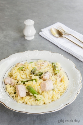 Risotto ze szparagami, łososiem i szafranem