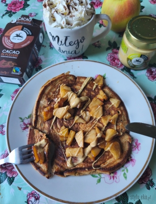 Omlet z karmelizowanymi jabłkami
