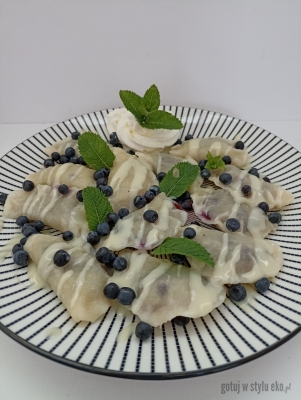 Pierogi z jagodami