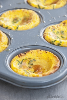 Pieczone omlety z dynią i szczypiorkiem
