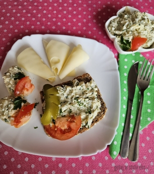 Pasta z gotowanego selera, jajek, pietruszki i chrzanu