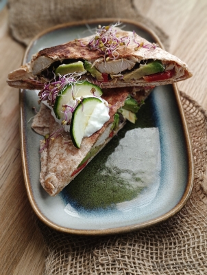 Tortilla z ulubionymi dodatkami 