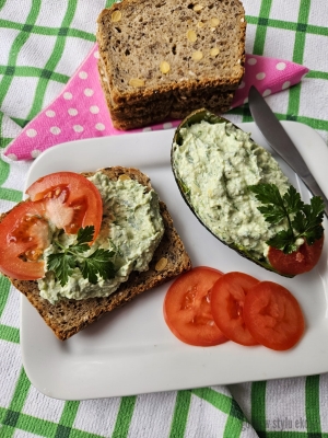 Pasta z awokado i twarogu