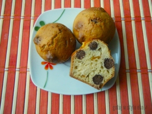 Muffiny ze skórką pomarańczową i kulkami czekoladowymi