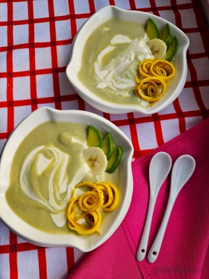Chłodnik z awokado, gruszki i banana