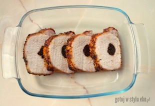 Schab wieprzowy z suszonymi śliwkami