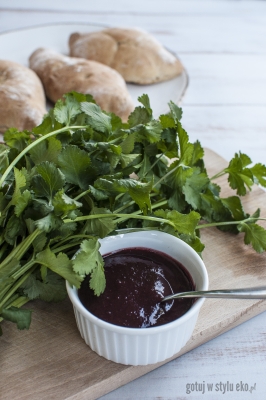 Domowy gruziński sos tkemali