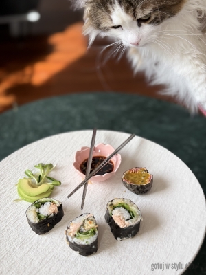 Sushi z własnym sosem majonezowym 