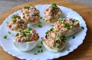 Jajka faszerowane tuńczykiem