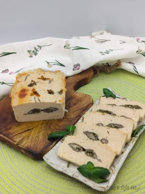 Pieczeń z indyka ze smardzami i dzikimi ziołami