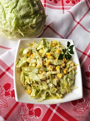 Sałata lodowa z kukurydzą i curry