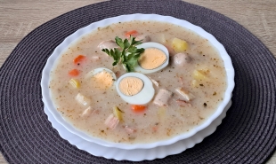 Żurek z białą kiełbasą