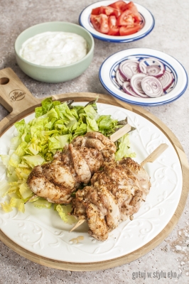 Miska z pieczonym kurczakiem gyros